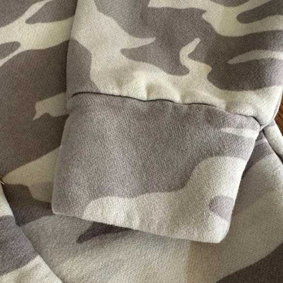Hollister Gray Camo Hoodie Sweatshirt Size Large - Picture 3 of 7